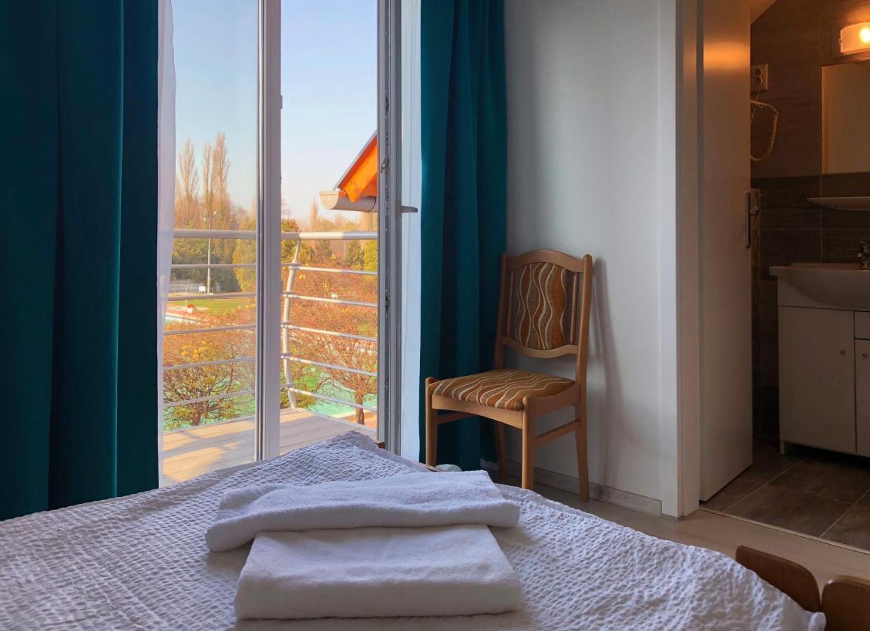 Hotel Aqua Комаром Екстер'єр фото