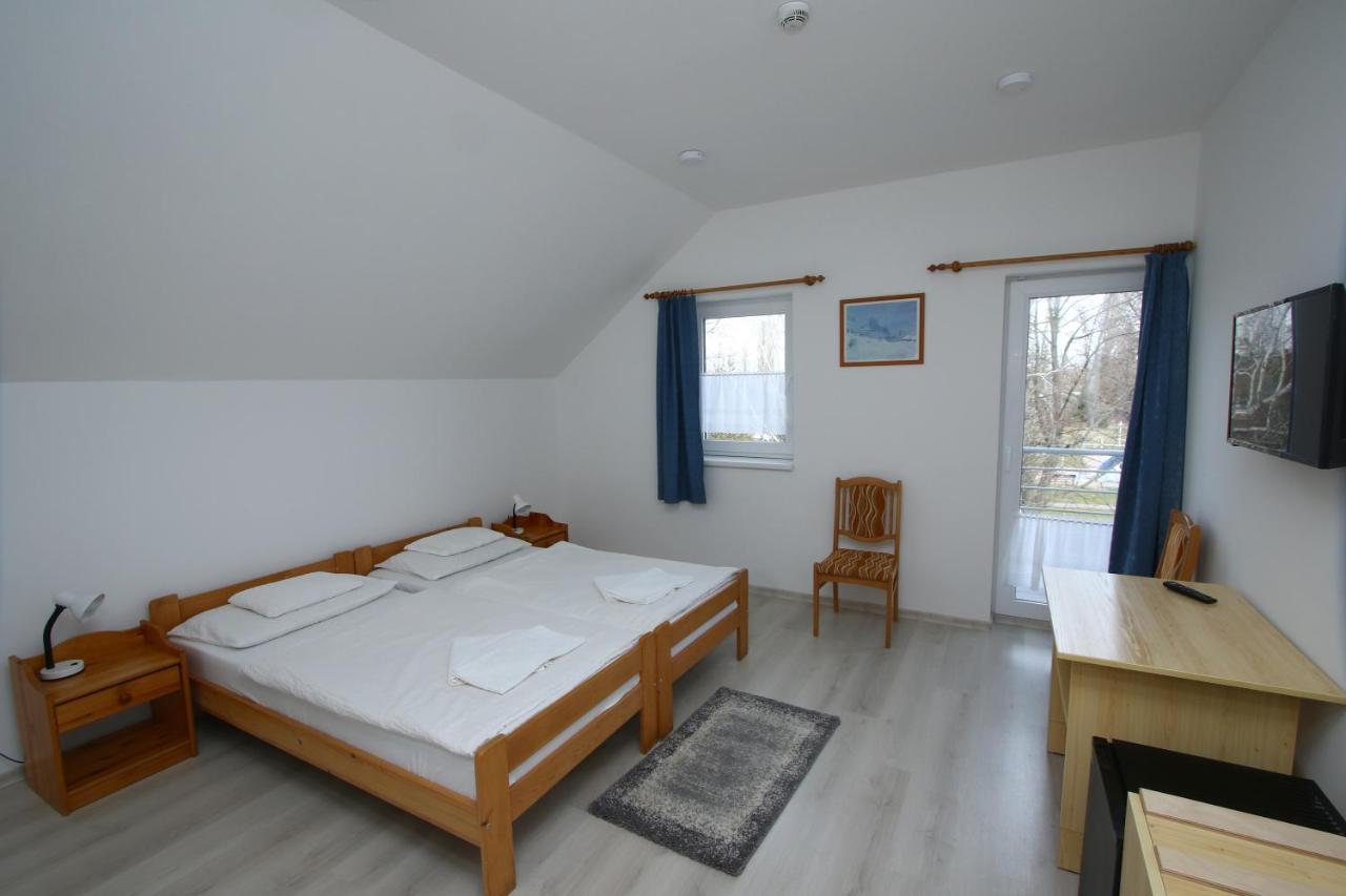 Hotel Aqua Комаром Екстер'єр фото