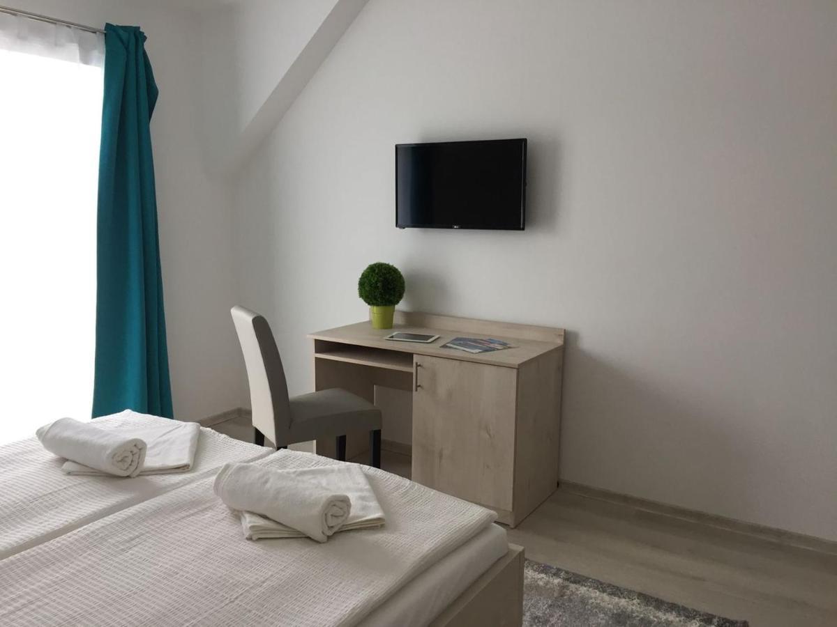 Hotel Aqua Комаром Екстер'єр фото