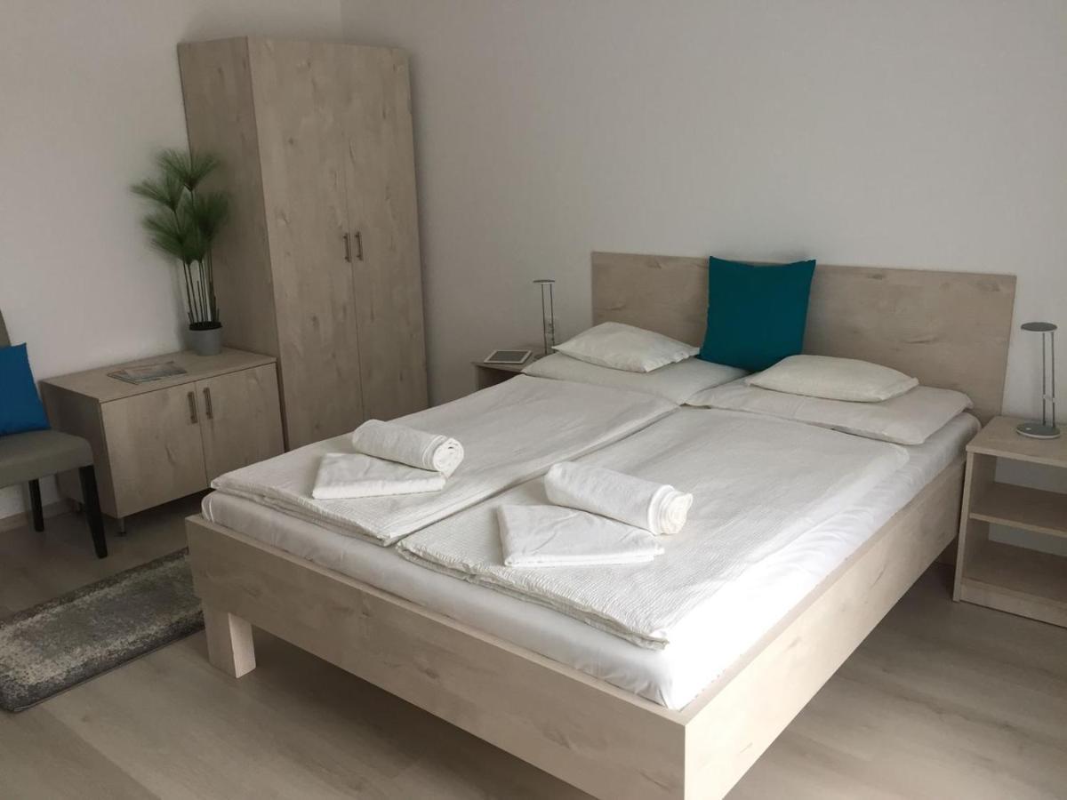 Hotel Aqua Комаром Екстер'єр фото